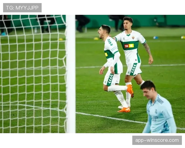 西班牙检方就马竞球迷种族歧视事件提起公诉,涉事球迷被禁止入场观赛 西班牙检方就马竞球迷种族歧视事件提起公诉,涉事球迷被禁止入场观赛